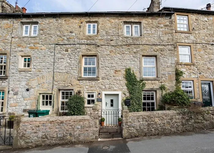 Primrose Cottage With Log Burner