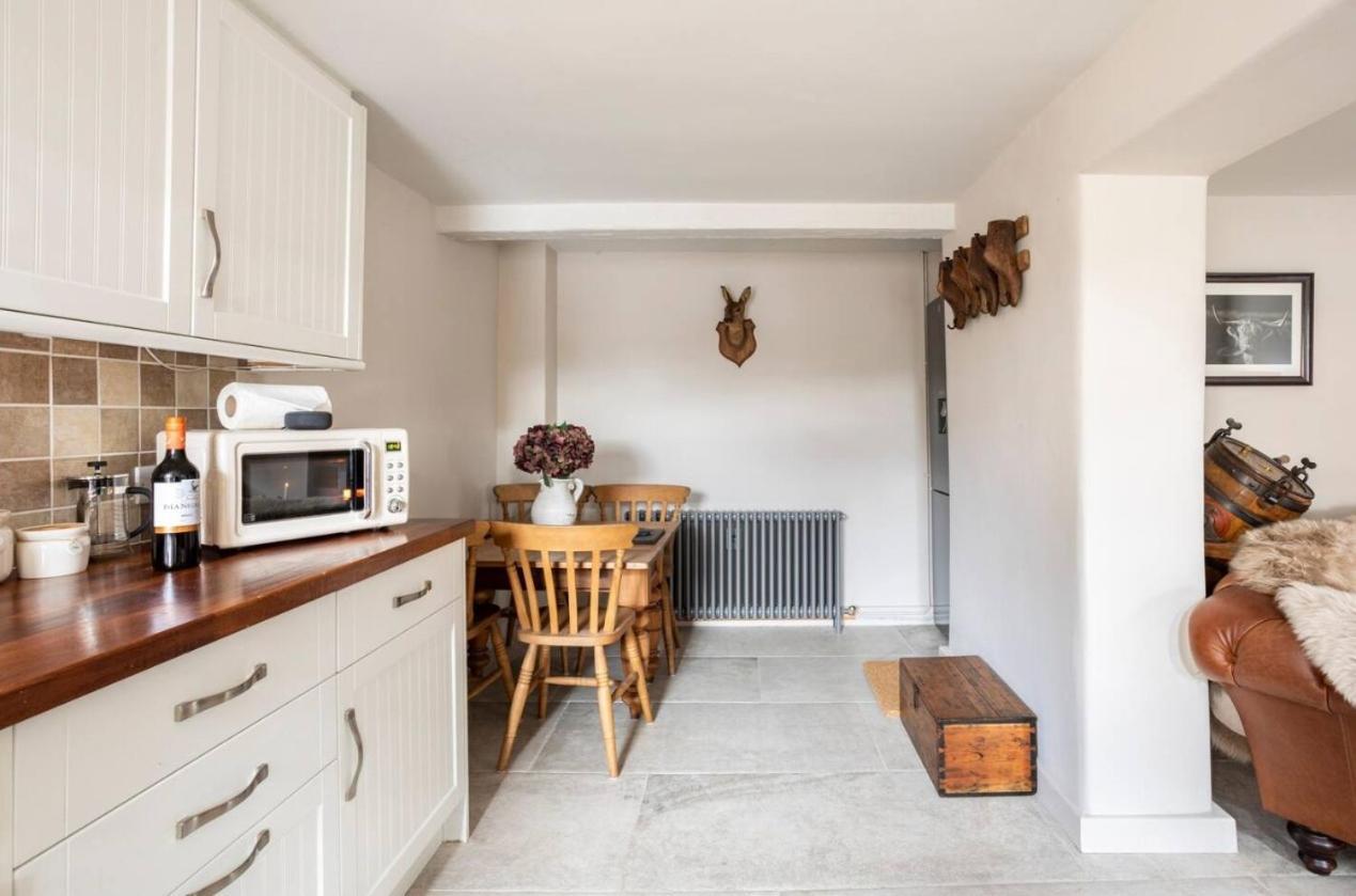 Holiday home Primrose With Log Burner